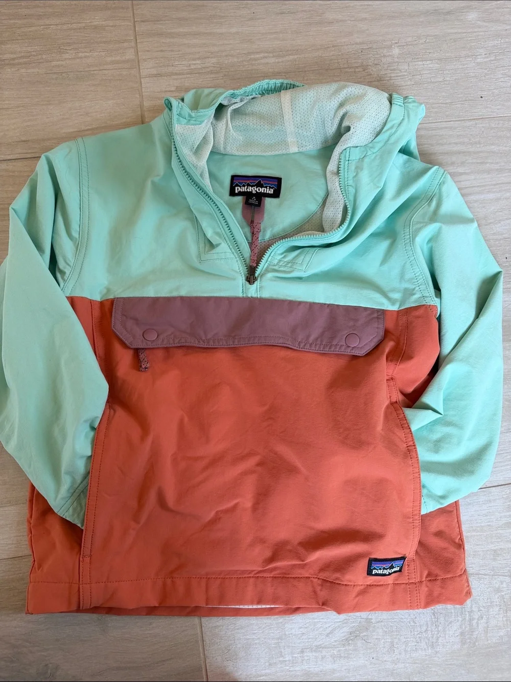 Patagonia hooded anorak